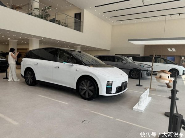 炒股配资平台大全 理想i8实测：第三排能跷二郎腿，纯电SUV市场实力炸场